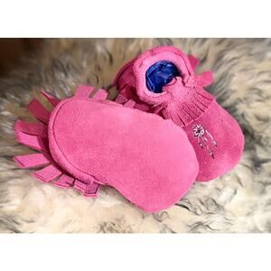 Soft handmade Authentic Deer newborn soft baby moccasins. 0-3 months